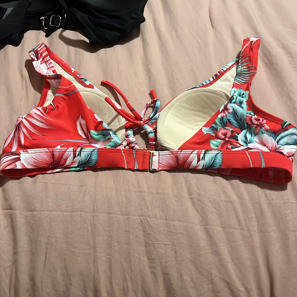 Swim tops - Picture 5 of 7